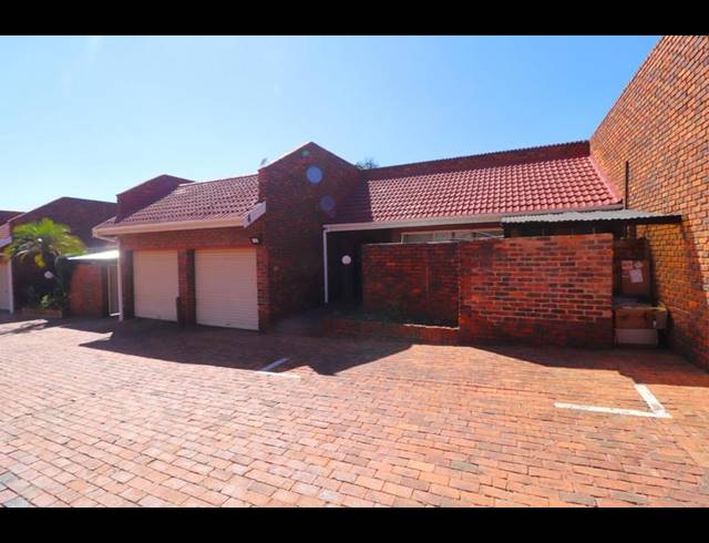 3 BEDROOM TOWNHOUSE FOR SALE IN RANDPARK RIDGE